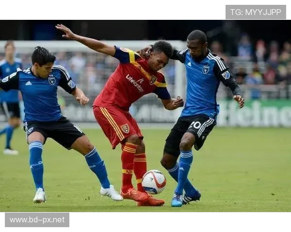 足球比赛中的快速反击与防守配合 足球比赛中的快速反击与防守配合