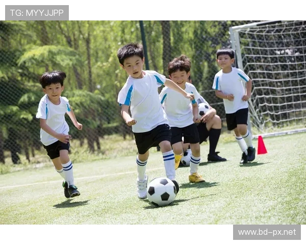 足球训练中的技术演练与实战模拟 足球训练中的技术演练与实战模拟